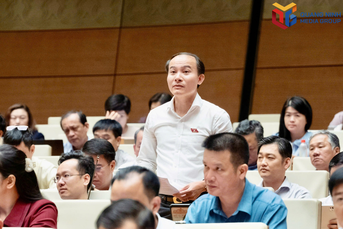 Đại biểu Vũ Ngọc Lâm, Phó Giám đốc Sở Tài chính, ĐBQH tỉnh, phát biểu thảo luận. bqn_tr_1787388437297-3380017660841788046-g5194130290808953203-945a772558ec14c72571bc396c344e56.jpg