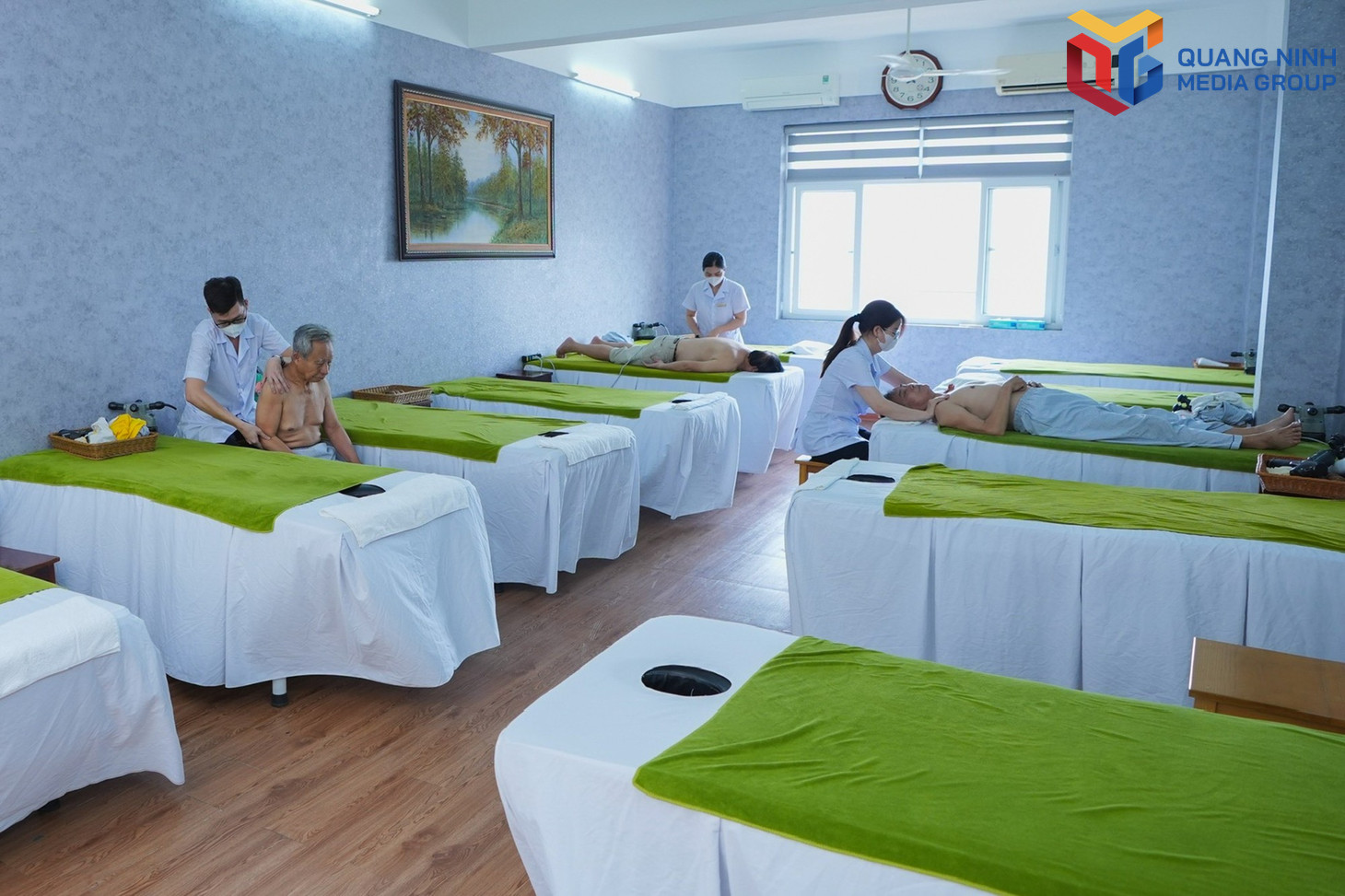 Người có công được chăm sóc sức khoẻ chu đáo trong thời gian điều dưỡng tại Trung tâm Điều dưỡng người có công và cán bộ Quảng Ninh. bqn_tr_1787583010250-8661710958035984258-8661710958035984258-e80883e78b7e1f78f79a5fe005d226e1.jpg