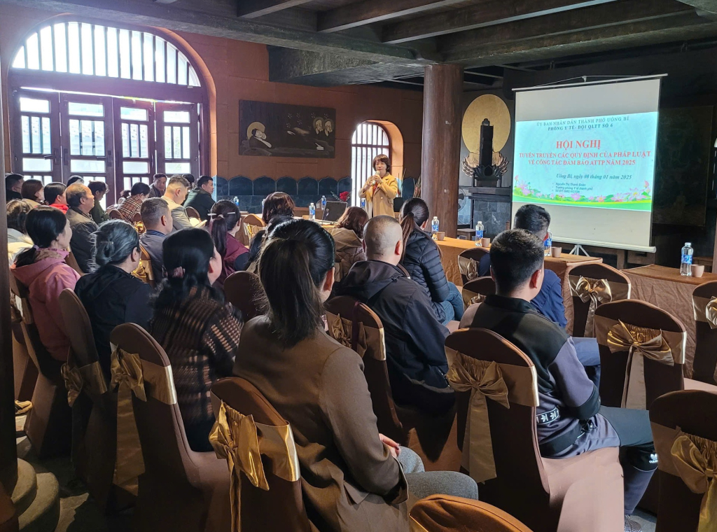 Liên ngành Uông Bí phối hợp cùng các đơn vị tập huấn ATTP cho các cơ sở sản xuất, chế biến, kinh doanh thực phẩm trên địa bàn trước thềm năm mới và lễ hội xuân 2025.