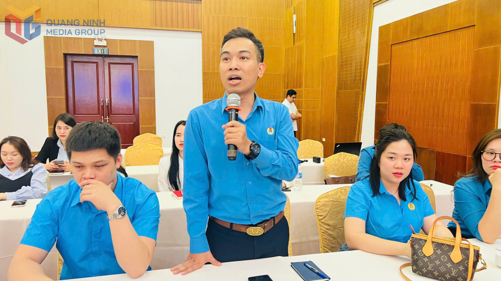 Đại biểu Công đoàn cơ sở Công ty TNHH Yazaki chi nhánh Hải Phòng tại Quảng Ninh tham gia trao đổi tại buổi tập huấn về Luật Công đoàn và Luật BHXH năm 2024 do LĐLĐ tỉnh tổ chức ngày 26/3/2025.