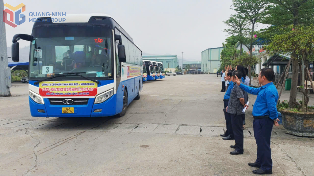 Lãnh đạo Công ty CP Than Núi Béo vẫy chào và gửi lời chúc tới công nhân một Kỳ nghỉ Lễ 30/4 - 1/5 đầy ý nghĩa và nhanh chóng quay trở lại làm việc sau kỳ nghỉ.