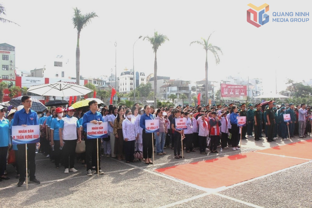 Đại diện các tổ chức hội, đoàn thể, doanh nghiệp, hộ kinh doanh, trường học, cơ sở thực phẩm và nhân dân trên địa bàn tỉnh tham gia lễ phát động 