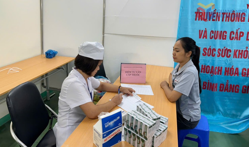 Bác sĩ Hội KHHGĐ tỉnh tư vấn sức khoẻ cho NLĐ Chi nhánh Công ty TNHH Yazaki Hải Phòng Việt Nam tại Quảng Ninh (KCN Đông Mai) tháng 10/2025.