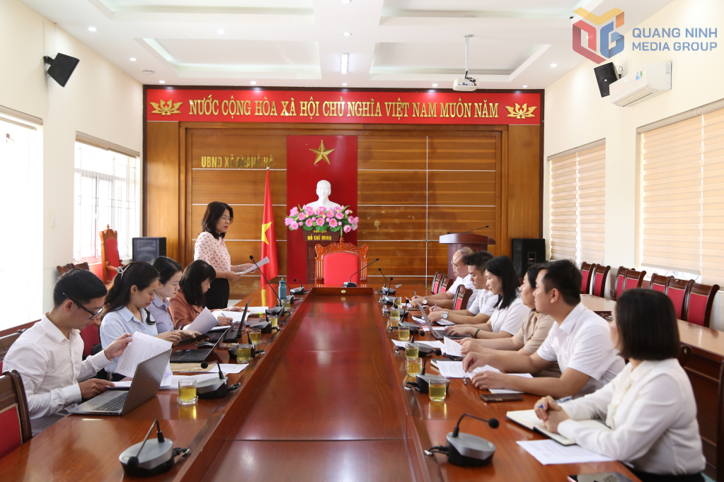 Đoàn giám sát làm việc với UBND xã Quảng Hà