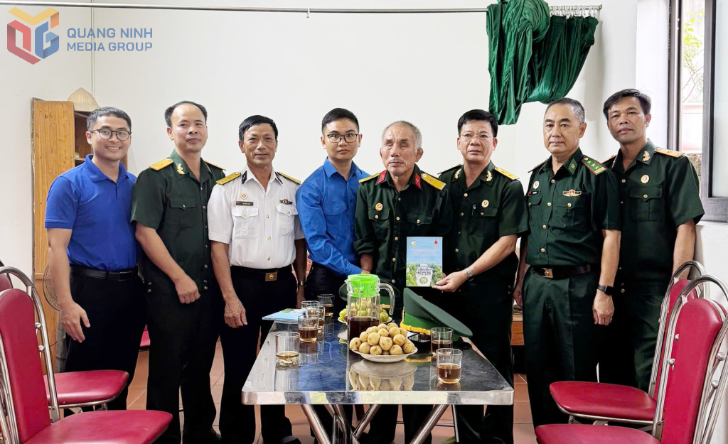 Hội CCB phường Hà Tu cùng Đoàn thanh niên phường thăm hỏi, tằng quà cho hội viên  CCB nhân dịp 27/7/2025.