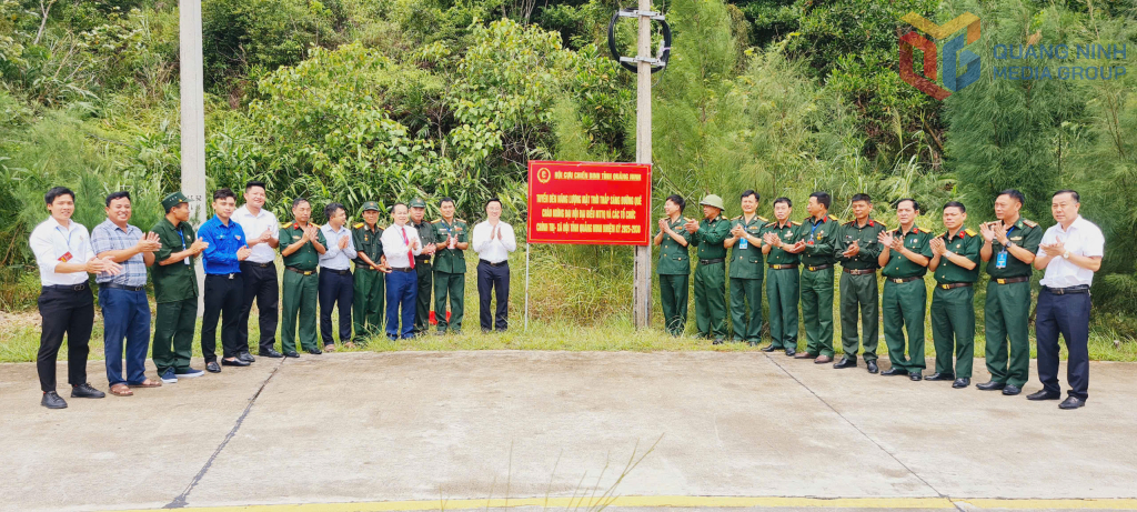Hội Cựu chiến binh Quảng Ninh phối hợp với xã Cái Chiên tổ chức khánh thành, gắn biển công trình “Thắp sáng đường quê” ngày 15/10