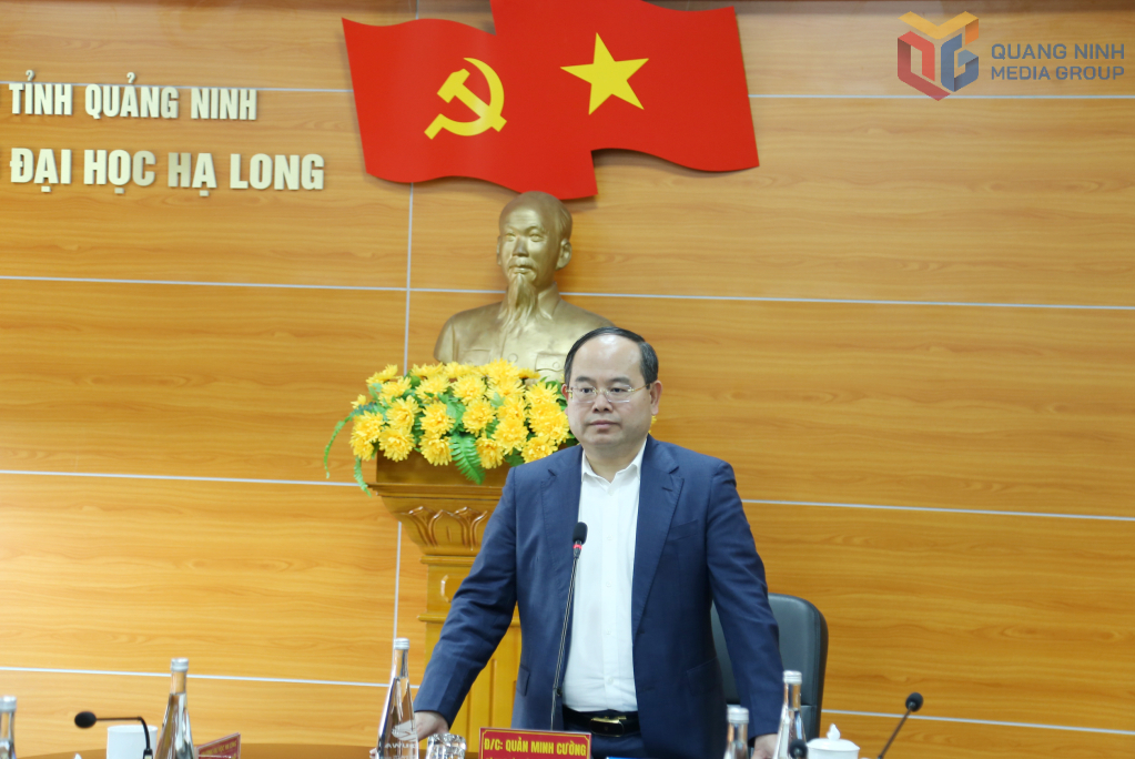 Đồng chí Bí thư Tỉnh ủy, Trưởng Đoàn ĐBQH tỉnh, kết luận buổi làm việc.