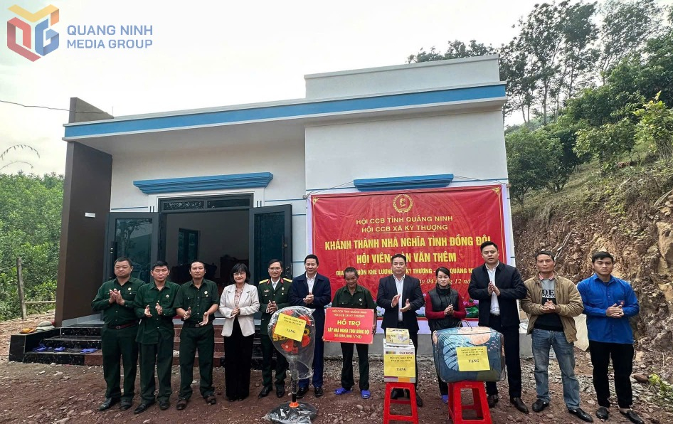 Hội CCB xã Kỳ Thượng cùng MTTQ và các đoàn thể xã khánh thành nhà