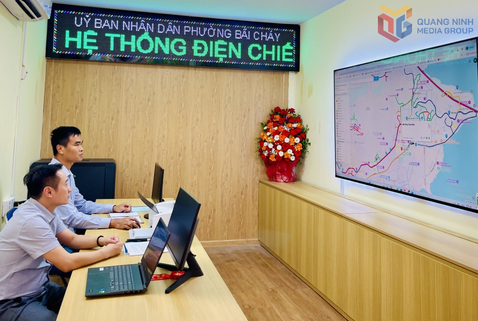 Trung tâm Quản lý theo dõi, vận hành và điều khiển hệ thống chiếu sáng công cộng phường Bãi Cháy. Ảnh: Nguyên Ngọc