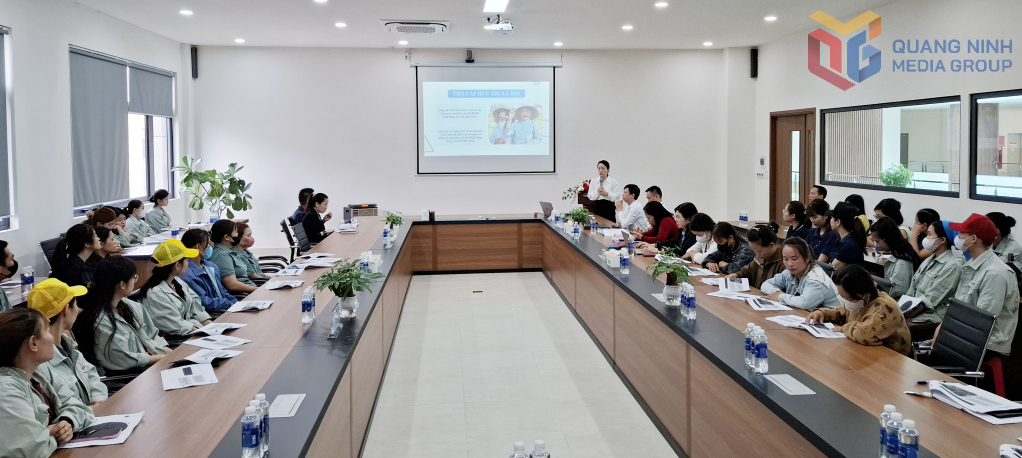 BHXH tỉnh tổ chức hội nghị tuyên truyền, tư vấn và đối thoại về Luật BHXH số 41/2024/QH15 và Luật BHXH số 51/2024/QH15 tại Công TNHH May mặc Hoa Lợi Đạt Việt Nam (phường Cửa Ông) tháng 10/2025.