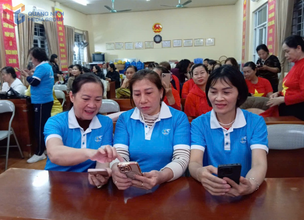 Hội LHPN phường Hà Lầm vận động cán bộ, hội viên tham gia Cuộc thi trắc nghiệm tìm hiểu Nghị quyết Đại hội đại biểu Đảng bộ tỉnh Quảng Ninh lần thứ XVI, nhiệm kỳ 2025 - 2030, gắn với phong trào bình dân học vụ số.