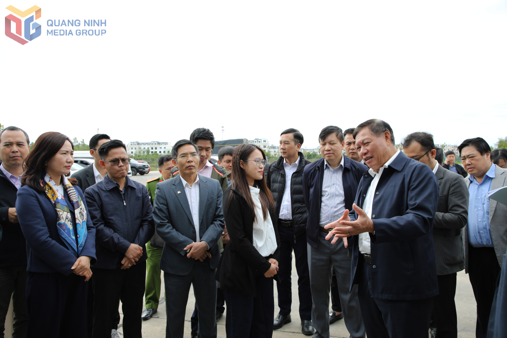 Đoàn công tác của Bộ Y tế Việt Nam khảo sát tại Trung tâm giám định thử nghiệm CCIC Tân Đại Dương Việt Nam, tại Cửa khẩu Bắc Luân II, phường Móng Cái 1.