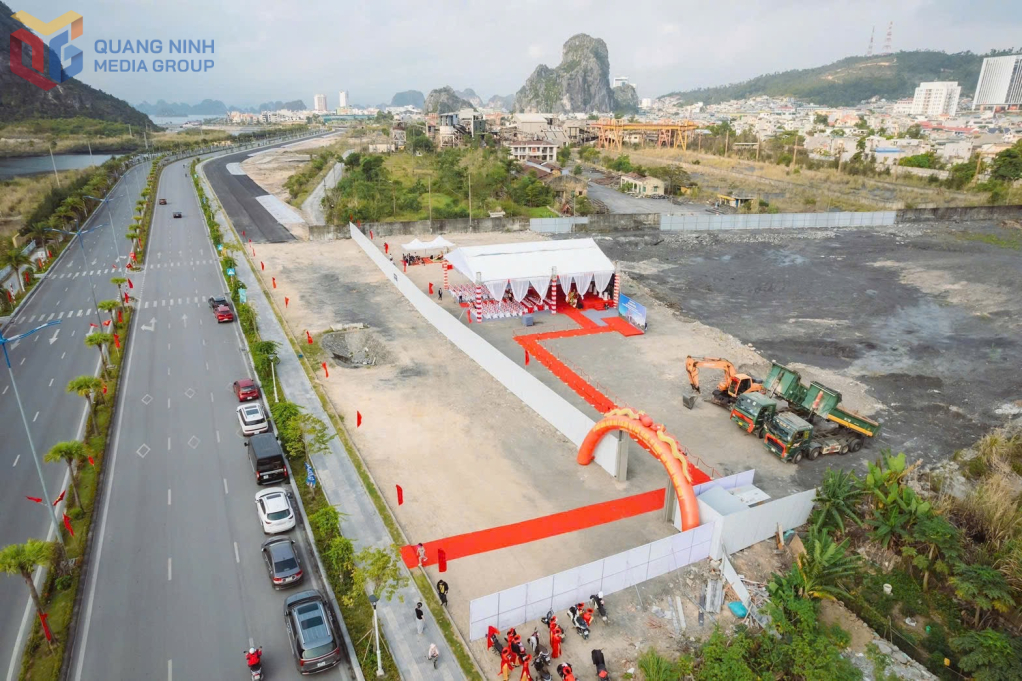 Liên danh Công ty CP Đầu tư Ngân Hà Quảng Ninh và Công ty CP Tư vấn Đầu tư tài chính Toàn Cầu tổ chức lễ khởi công dự án nhà ở xã hội tại ô đất 1C.OM-01 thuộc quy hoạch phân khu 1, phường Hà Tu.