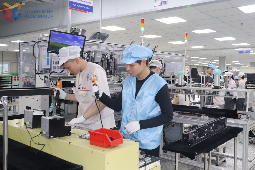 Hoạt động sản xuất tại Công ty TNHH Bumjin Electronnics Vina (khu công nghiệp Đông Mai).