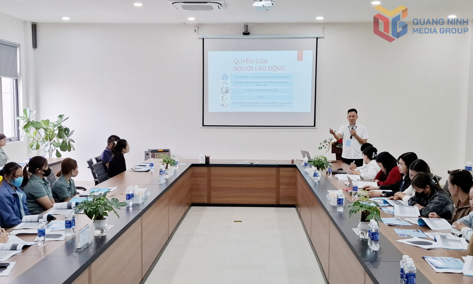 BHXH tỉnh phối hợp với Sở Nội vụ tổ chức hội nghị tuyên truyền, tư vấn và đối thoại về Luật BHXH, BHYT cho người lao động tại Công ty TNHH May mặc Hoa Lợi Đạt Việt Nam (Cụm Công nghiệp Cẩm Thịnh, phường Cửa Ông) tháng 10/2025.