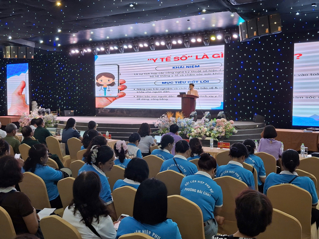 Phường Bãi Cháy tổ chức hội nghị tập huấn phong trào “Bình dân học vụ số” năm 2026. Ảnh: Thanh Hoa