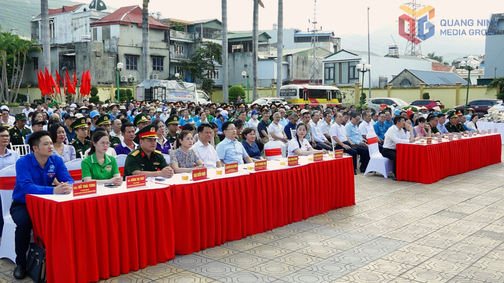 Quang cảnh buổi lễ phát động.