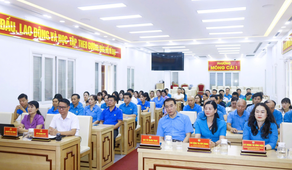 Các đại biểu dự tại điểm cầu phường Móng Cái 1.