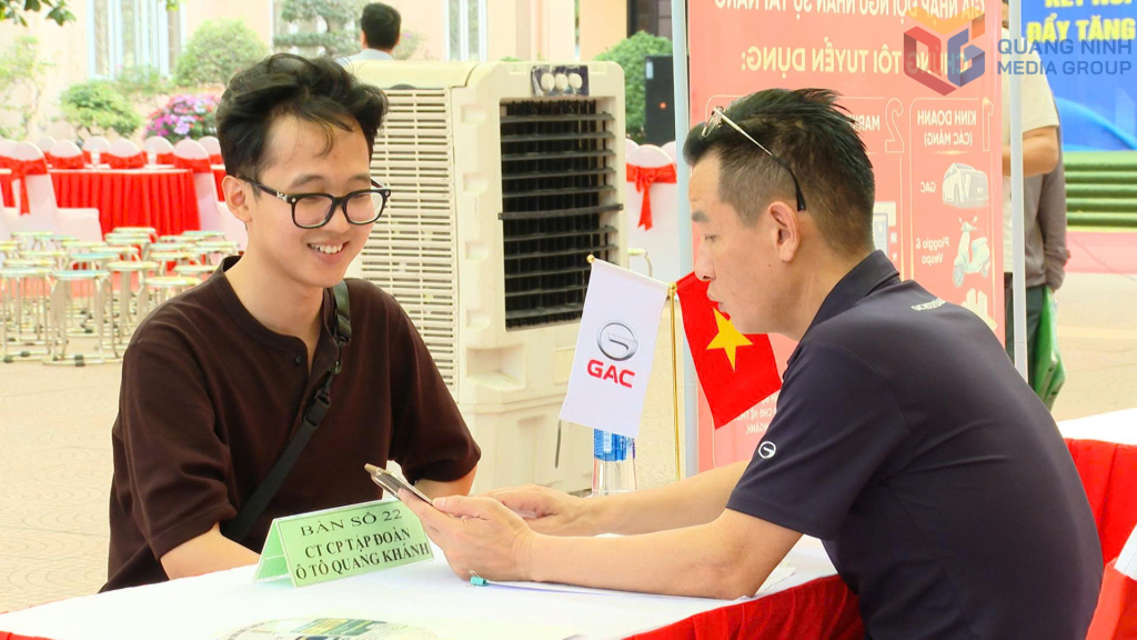 ngày hội việc làm phường việt hưng