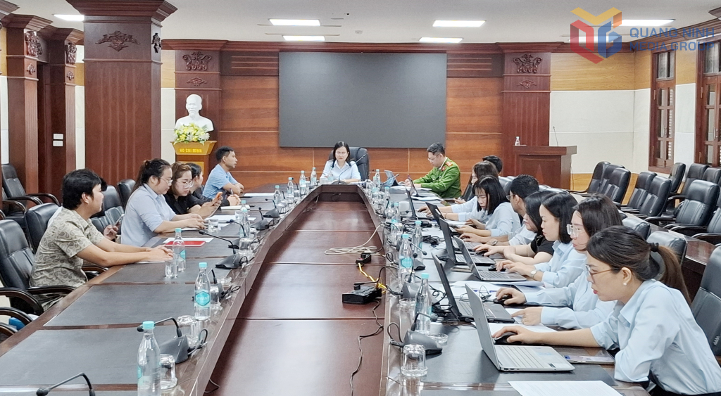 Phòng Kiểm tra BHXH tỉnh làm việc với các doanh nghiệp chậm nộp, nợ đọng BHXH, BHYT, BHTN năm 2025.