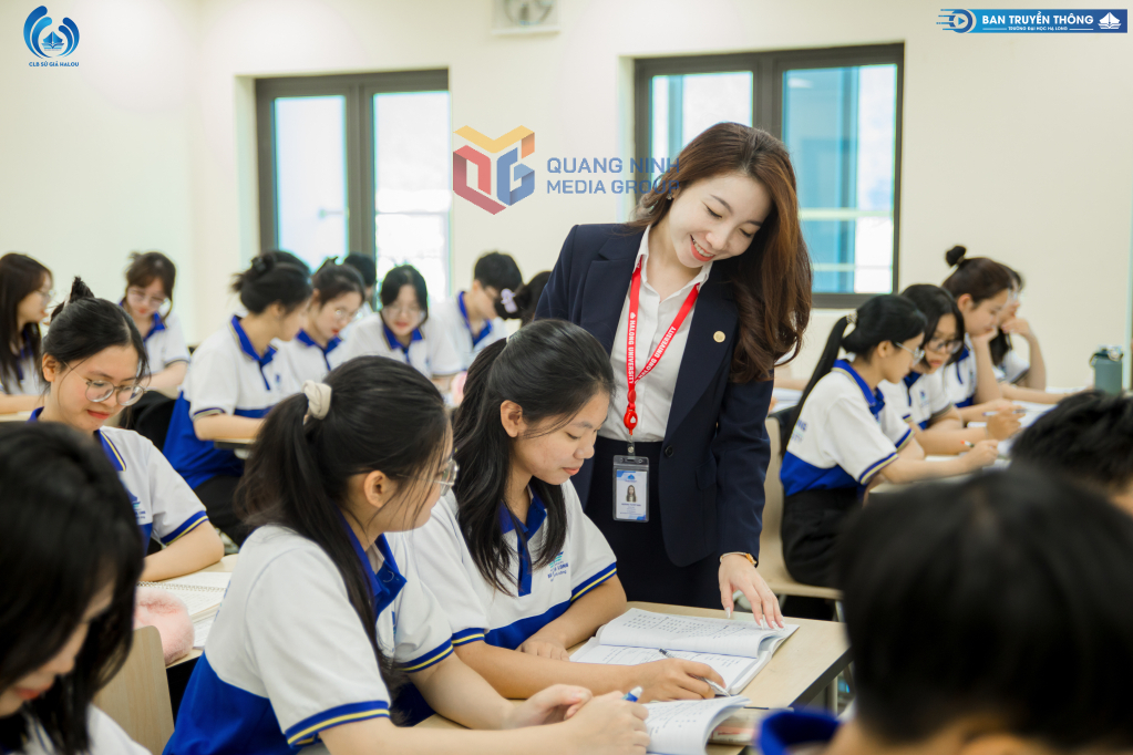 Cô trò Khoa Văn hóa, Trường Đại học Hạ Long, trong một tiết học.