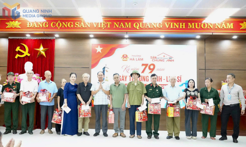 Phường Hà Lầm phối hợp với các đơn vị, doanh nghiệp trên địa bàn trao quà cho người có công, thân nhân gia đình người có công với cách mạng và các hộ có hoàn cảnh khó khăn trên địa bàn.