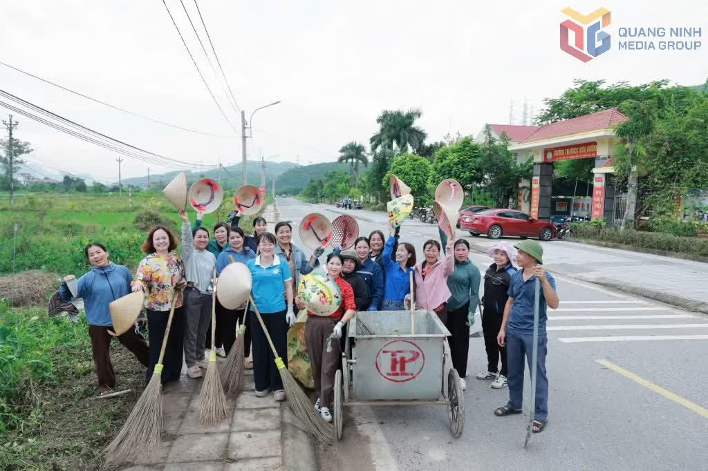 Cán bộ, nhân dân phường Hoành Bồ hưởng ứng các hoạt động bảo vệ môi trường. Cán bộ, nhân dân phường Hoành Bồ hưởng ứng các hoạt động bảo vệ môi trường.