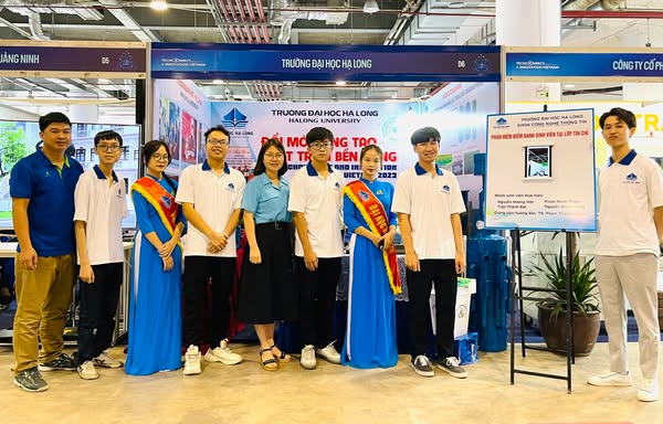 Có thể là hình ảnh về 9 người, kèn clarinet và văn bản