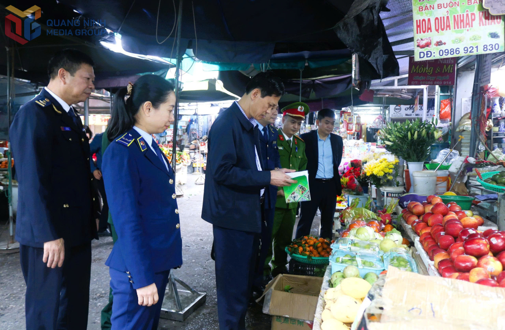 Đoàn kiểm tra liên ngành của tỉnh đã kiểm tra công tác đảm bảo ATTP trong dịp Tết Nguyên đán Bính Ngọ và mùa Lễ hội Xuân 2026 tại phường Móng Cái 1.