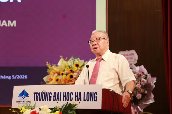 Giáo sư, Tiến sĩ Trương Quốc Bình - nguyên Phó Cục trưởng Cục Di sản văn hóa (Bộ Văn hóa, Thể thao và Du lịch); nguyên Giám đốc Bảo tàng Mỹ thuật Việt Nam chia sẻ tại hội thảo. 2861275699246197391-2.jpg