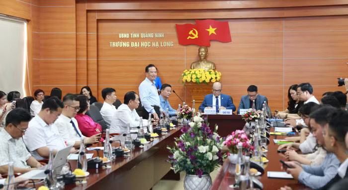 Thạc sĩ Phạm Ngọc Lan – Trưởng ban Ban Công tác Hội viên, Hiệp hội Các trường đại học, cao đẳng Việt Nam chia sẻ tại phiên chuyên đề 557483174370563520.jpg
