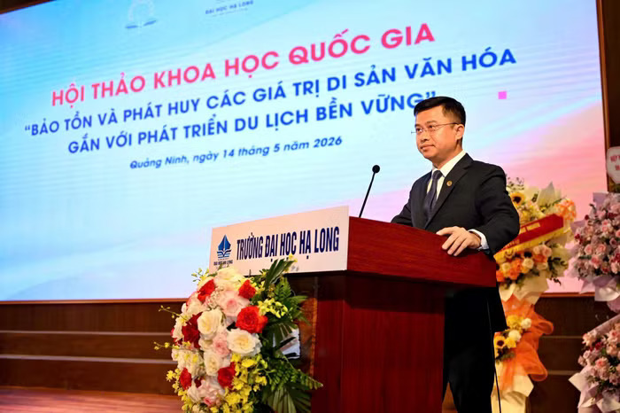 Tiến sĩ Nguyễn Đức Tiệp - Hiệu trưởng Trường Đại học Hạ Long phát biểu khai mạc hội thảo. 1109141362339719577-1.jpg