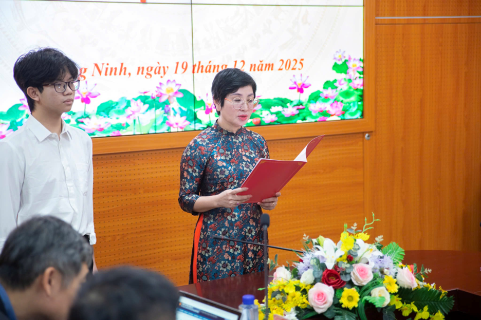 A person standing in front of a personAI-generated content may be incorrect.