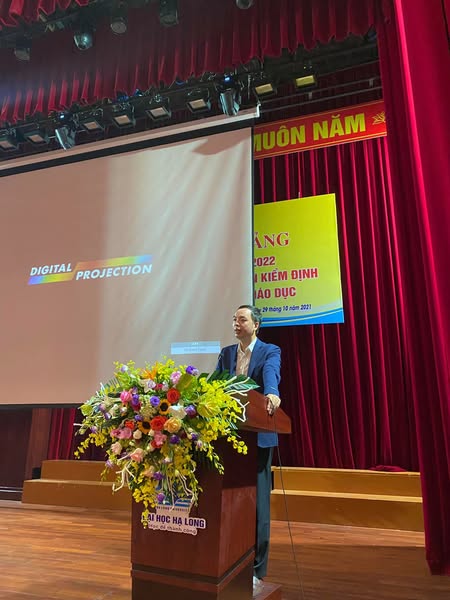 Có thể là hình ảnh về một hoặc nhiều người và mọi người đang đứng